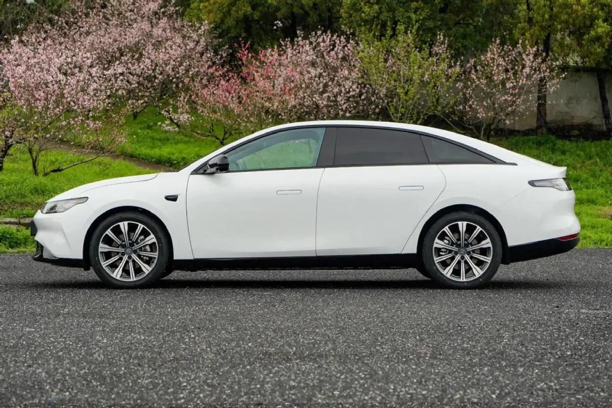 全新零跑c01预售价18万元,零跑c01限时优惠1万