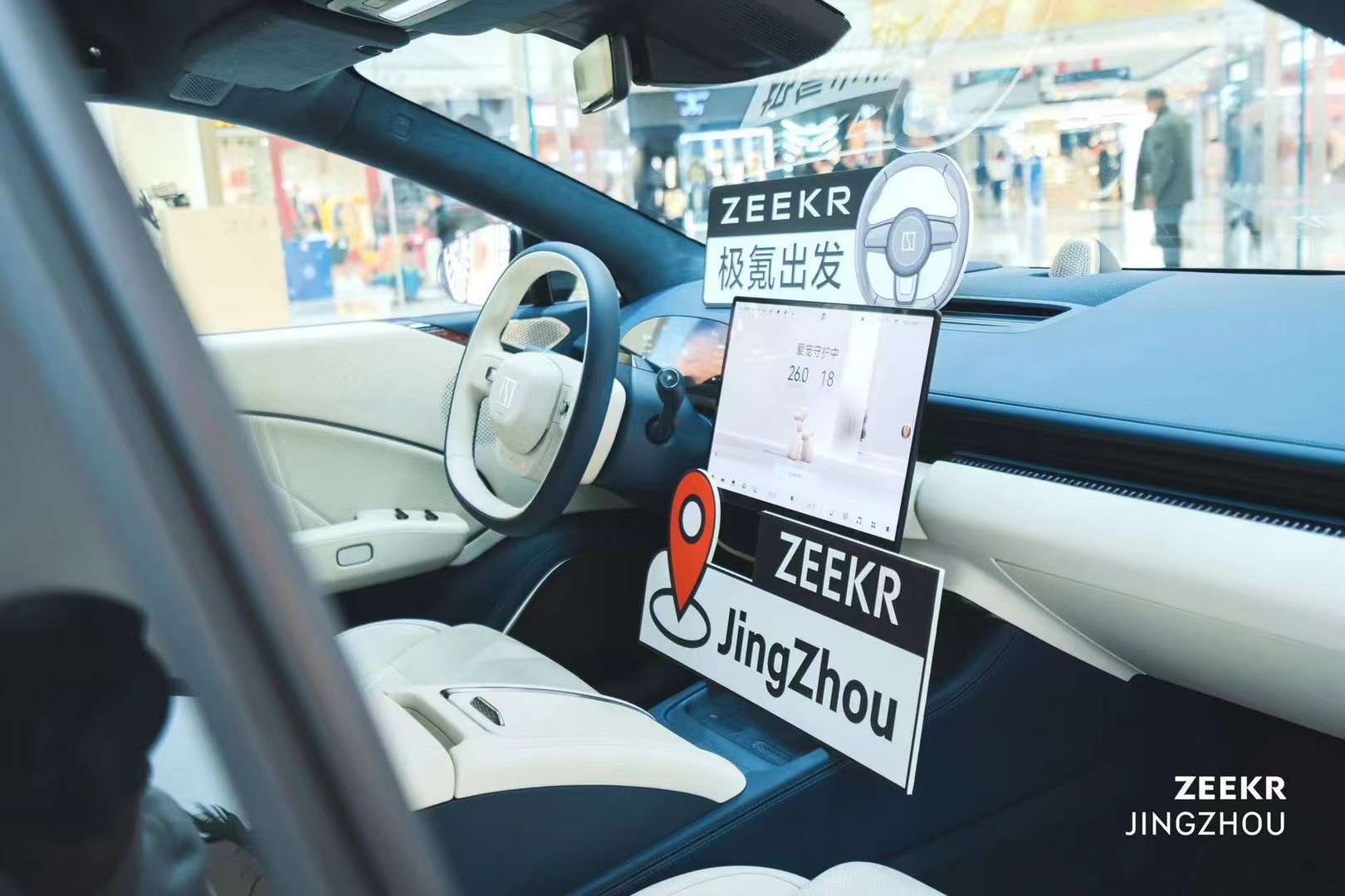 鏋佹蔼鏂板煄,鏋佹蔼绌洪棿鑽嗗窞涓囪揪骞垮満