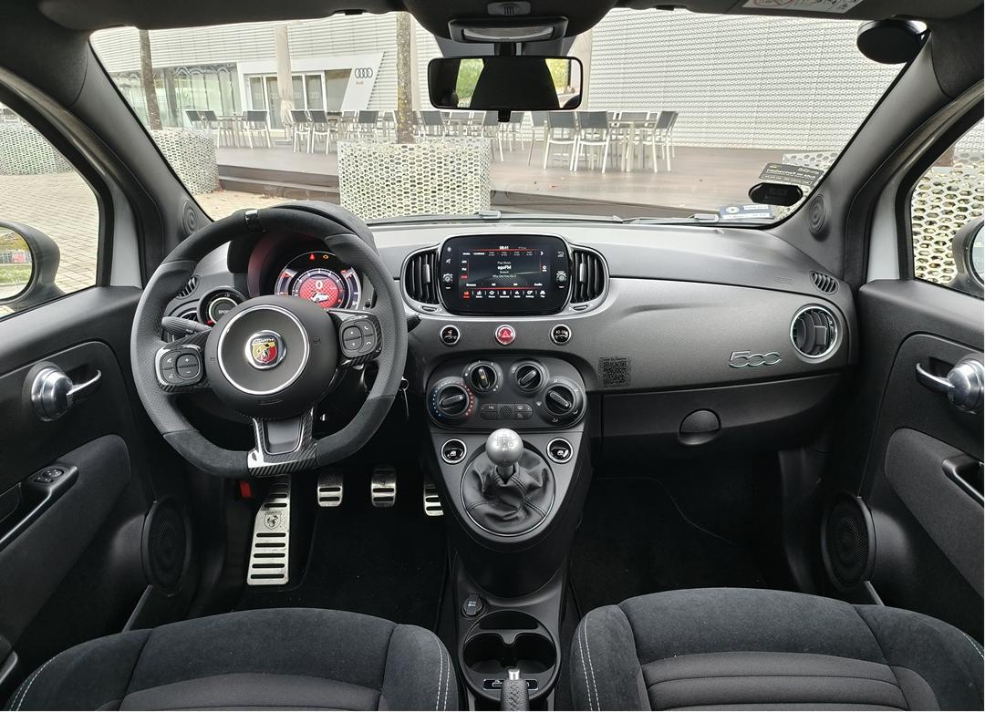 欧洲试驾阿巴特500：最原始/最粗糙/最特别/最有趣的汽车