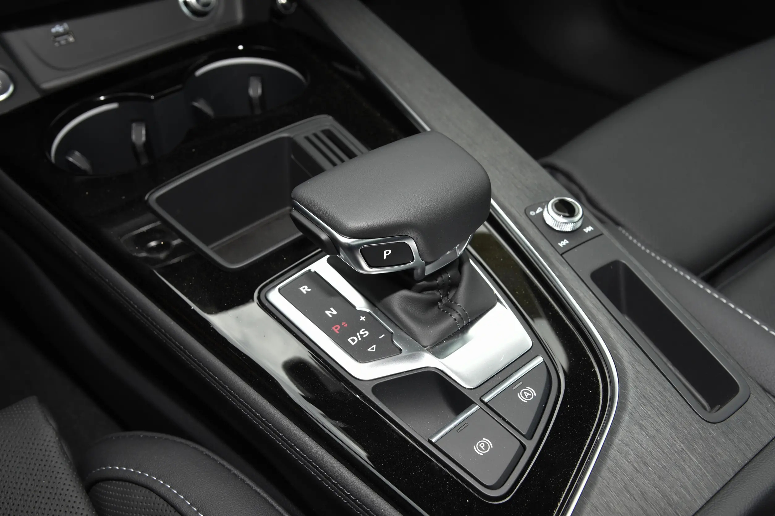 奥迪a4l40时尚动感型百公里加速,2020款奥迪a4l0-100加速