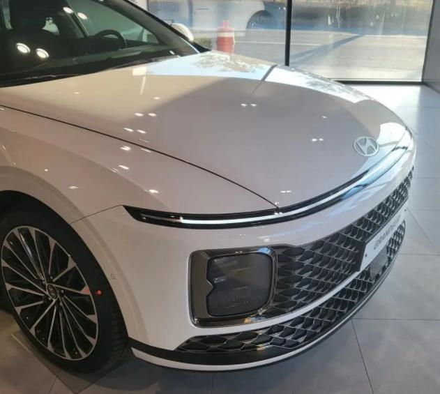 车长超过五米五的豪华车,现代雅尊第一代概念车