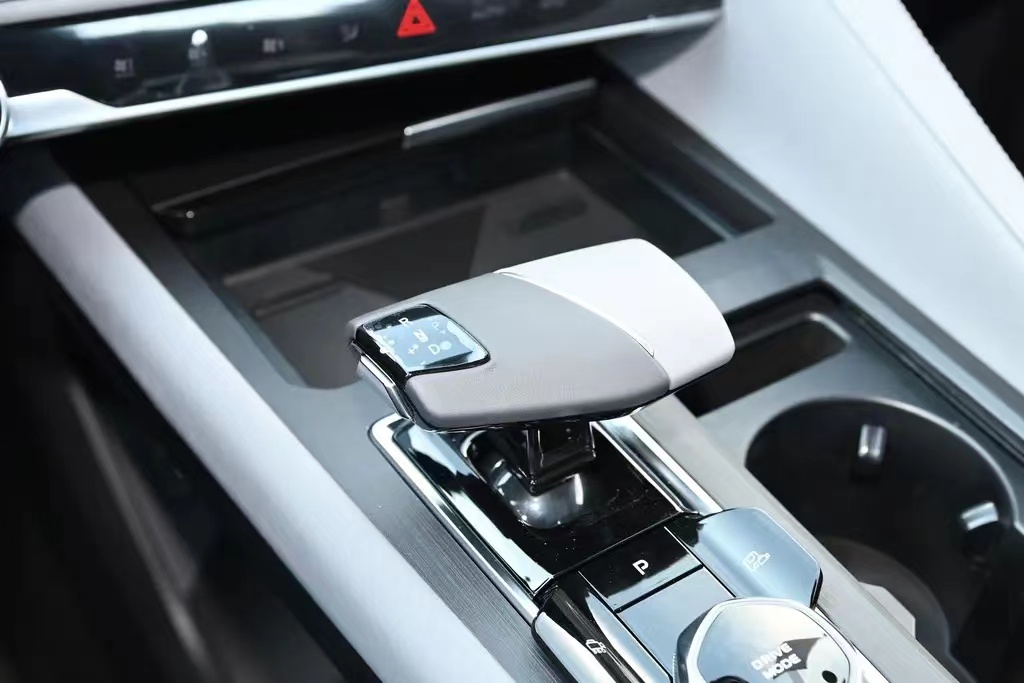 瑞虎8plus和长安cs75谁更值得入手,奇瑞瑞虎8plus2.0和长安cs75plus2.0