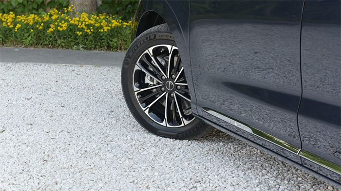 荣威imax8全系车型区别,荣威空间最大的轿车