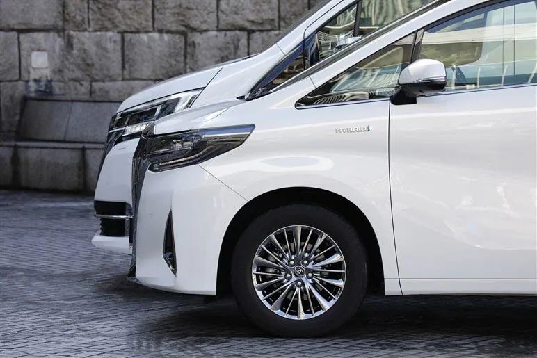 凌放腰斩，卡罗拉变成移动路障｜2022年日本人买什么车