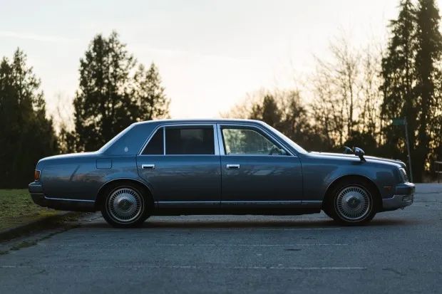 日本国宝级旗舰轿车身价暴跌？不足3万美元的1997年丰田世纪