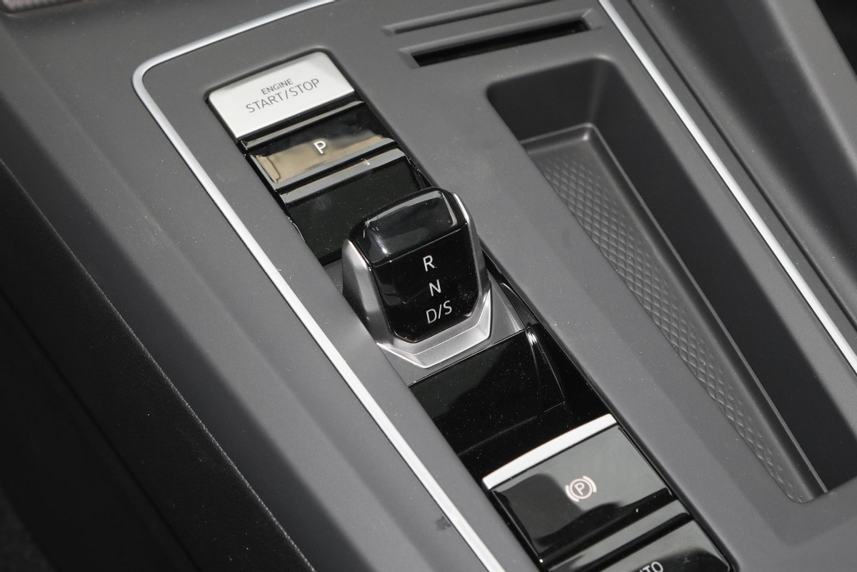 2022款高尔夫搭载1.4T动力，百公里油耗5.5L，都市白领“首选”？