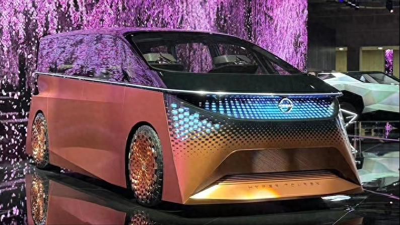 日产全新mpv商务车7座,丰田埃尔法和日产mpv