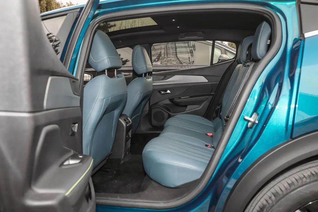 标致408x六月份销量,东风标致408x白色