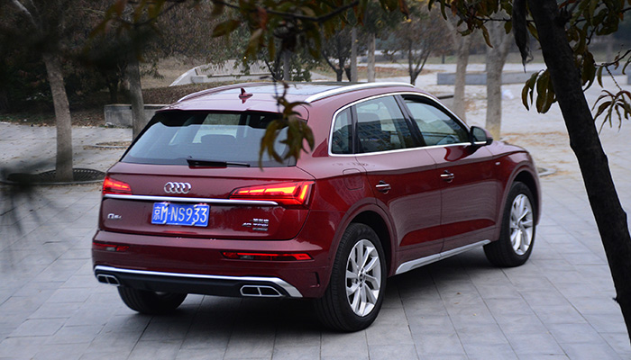 奥迪q5l45tfsi豪华动感型评测,全新奥迪q5l40tfsi测试视频