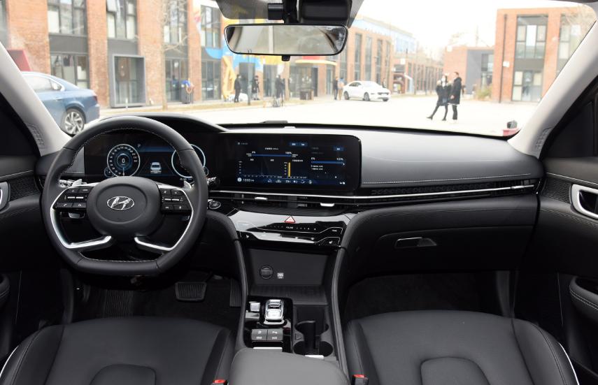 起亚k5和名图怎么选,起亚k5和名图哪个更省油