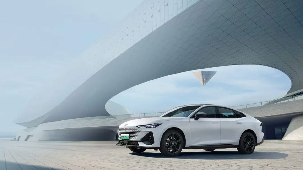 可油可电不再为续航焦虑！三款15万级混动轿车推荐