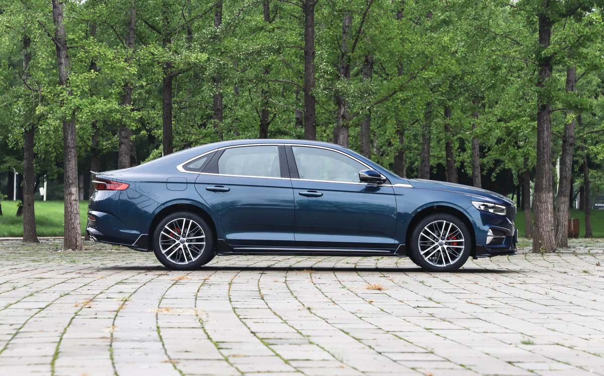 跃居销量榜第十，7.9s破百，配BOSE音响，带你看2023款吉利星瑞