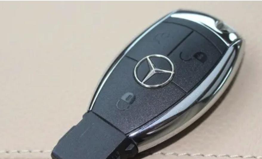 奔驰车钥匙进水了怎么处理,奔驰车后备箱进水后如何处理