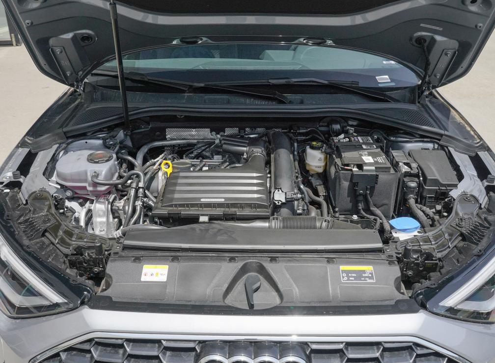 全新奥迪A3降至16.45万元，标配6气囊+主动刹车，还买思域吗？