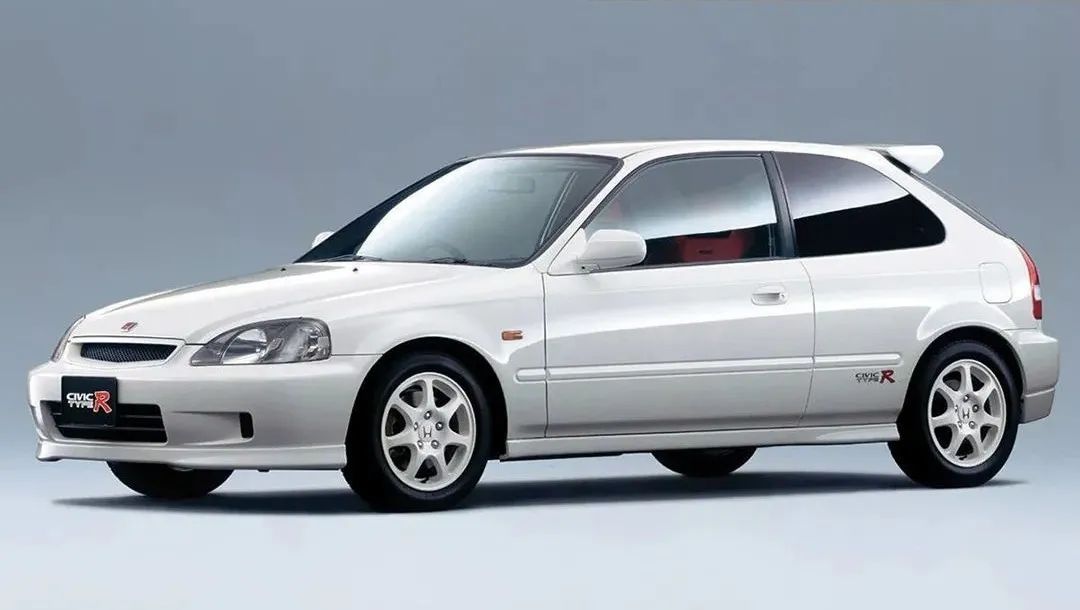 探店丨花50万买本田思域,真信仰还是割韭菜?