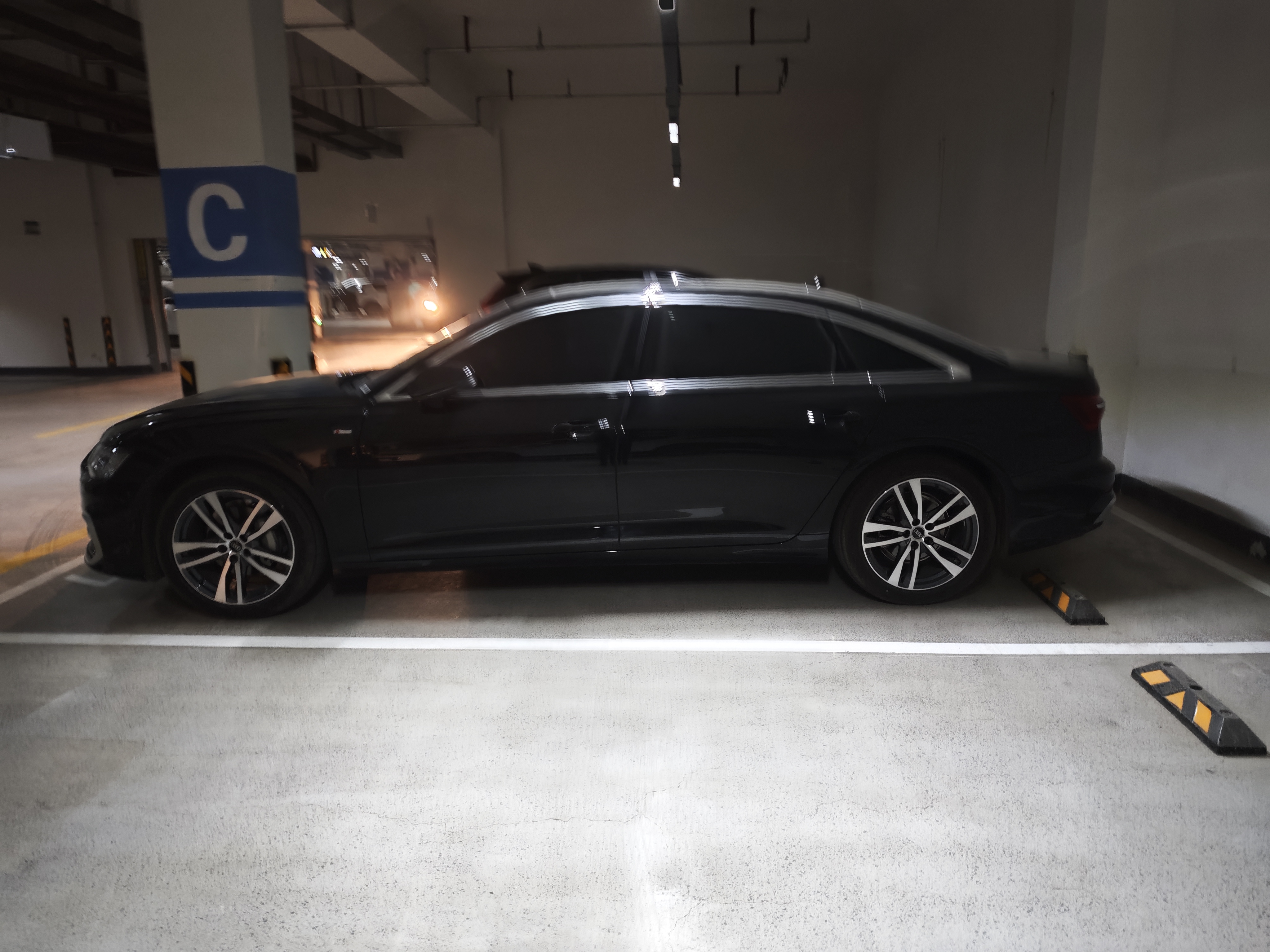 奥迪q5l和奥迪a6l哪个空间大,奥迪a6l外观高端大气上档次