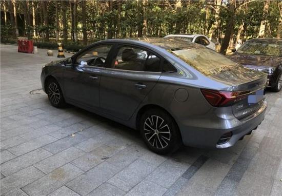 带你感受全新荣威i5,荣威i5让驾享一步到位省油又省心