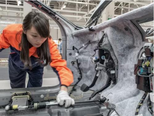 三点式安全带和五点式安全带,三点式安全带组成