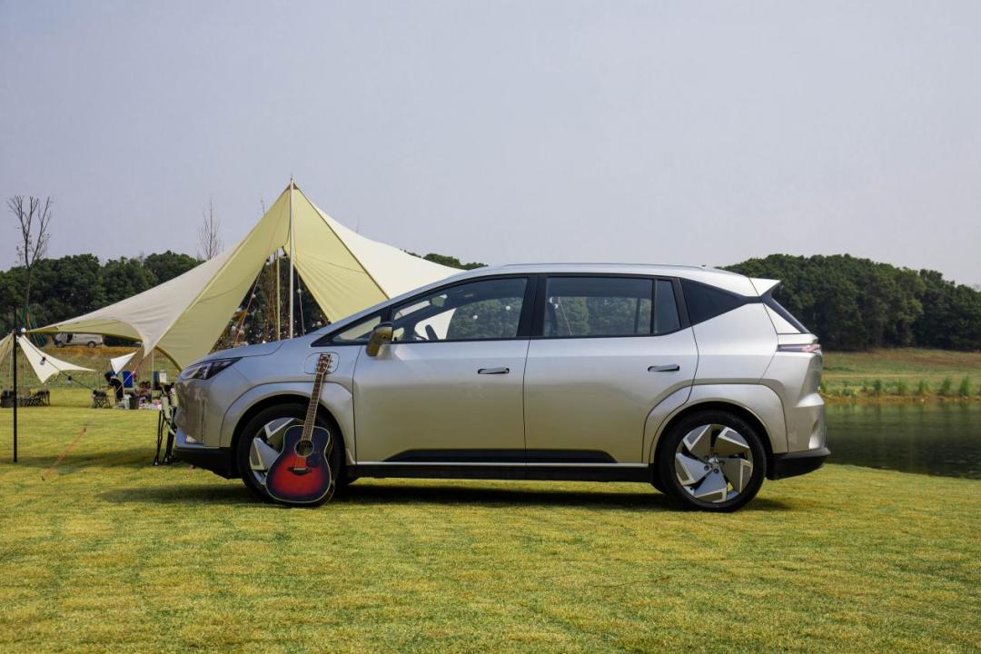 合创z03对比aiony如何选择,合创z03和aiony有什么区别