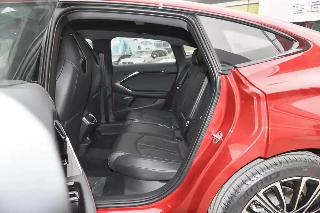 2.0t+9at动力组合名爵mg7到店实拍,名爵mg72023款1.5tdct至美优雅版