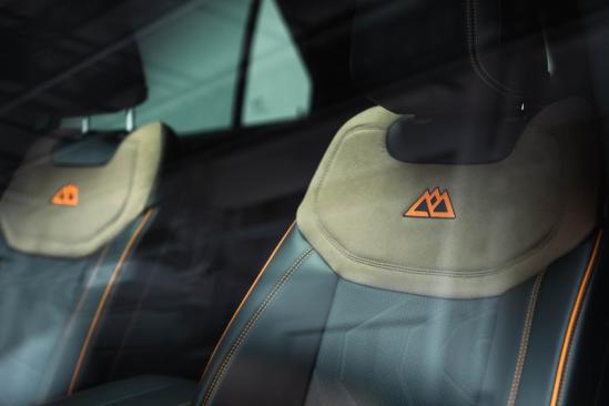 福特探险者昆仑巅峰版升降,福特探险者昆仑版2024款落地价