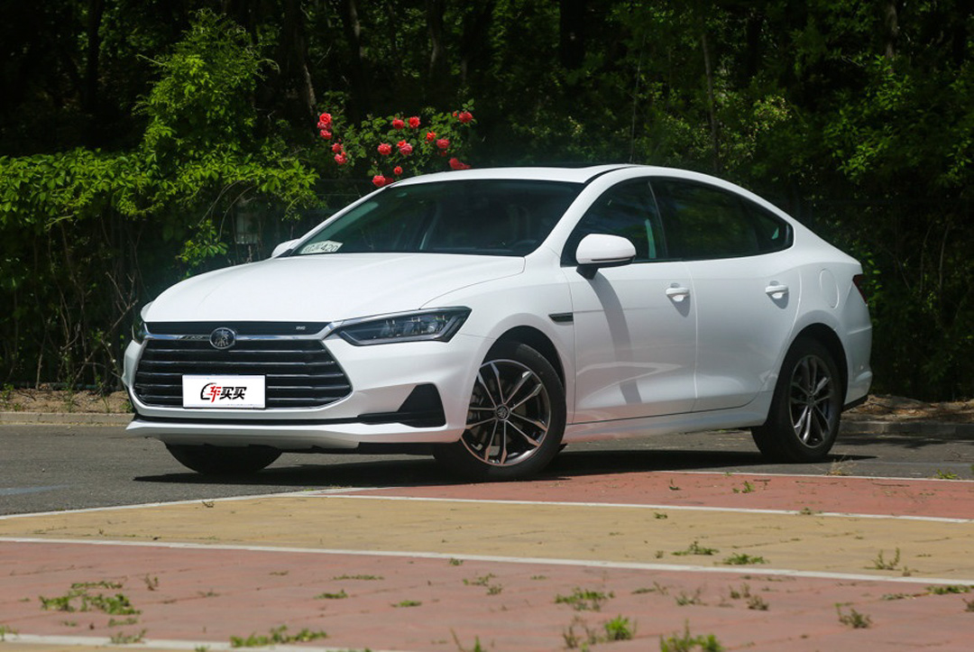 国民家轿焕新吉利第四代帝豪新车,2016吉利帝豪车机升级carlife