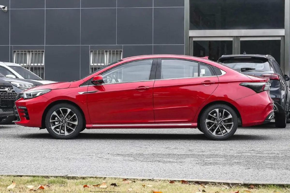 顶配9.99万，两套动力可选，全系自动挡，省油好开