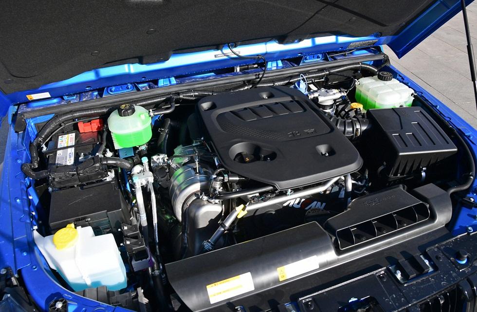 8.5个油，一箱油近千公里，一众女生为之疯狂，BJ40优势在哪？