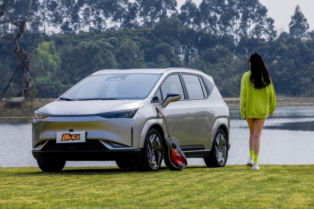 合创z03对比aiony如何选择,合创z03和aiony有什么区别