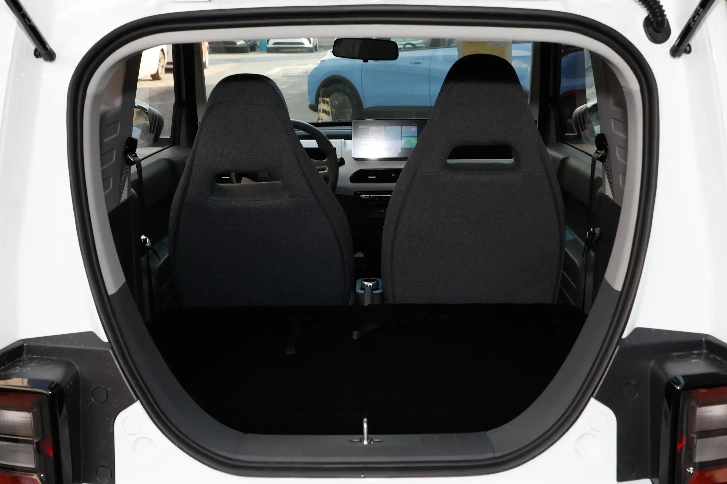 吉利熊猫mini落地价格,吉利熊猫和五菱宏光mini哪个大