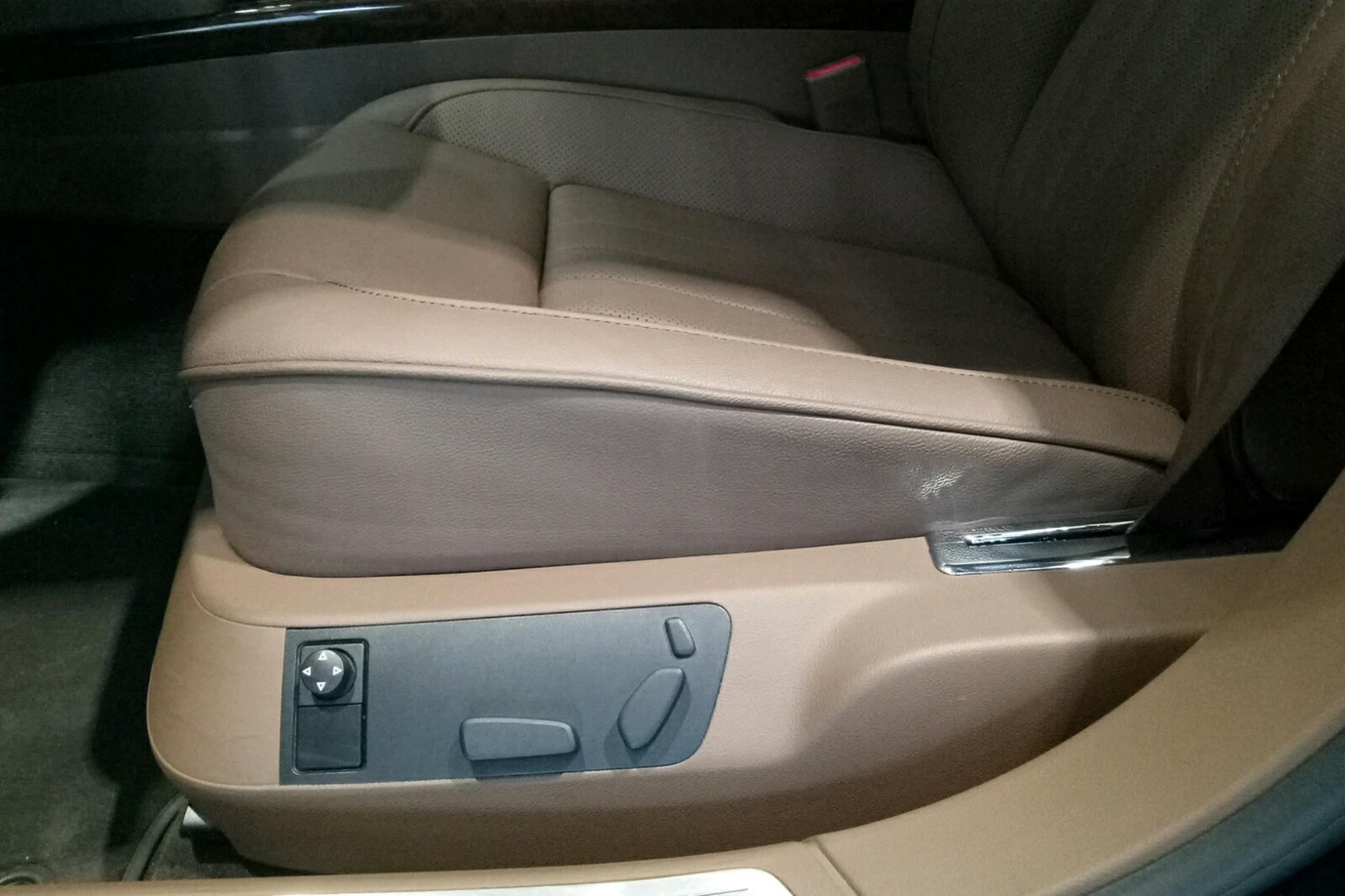 搭载3.0lv6自吸,大众辉腾最高配置最新款多少钱