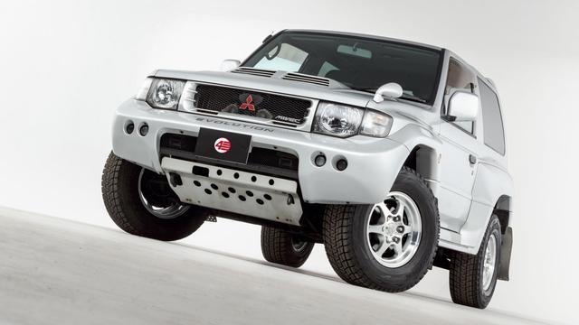 三菱山猫帕杰罗evo,三菱帕杰罗v87和evo发动机一样吗