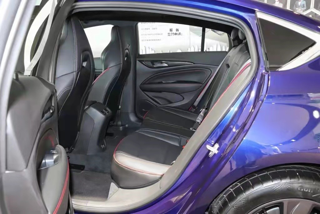 别克君威gs纵情运动版底盘,别克君威gs运动和实用的结合体