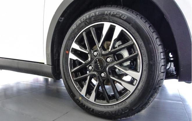 奇瑞小蚂蚁2022款甜粉款,小蚂蚁罗曼斯和全糖甜粉款区别