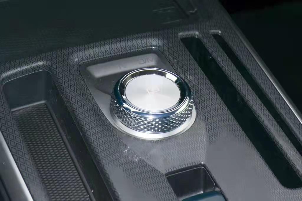 哈弗启动刹车踩不下去是怎么回事,哈弗汽车启动刹车踩不动怎么回事