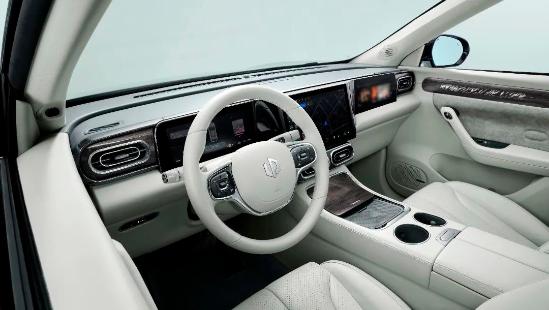 c11三联屏清晰吗,零跑c11智能交互三联屏