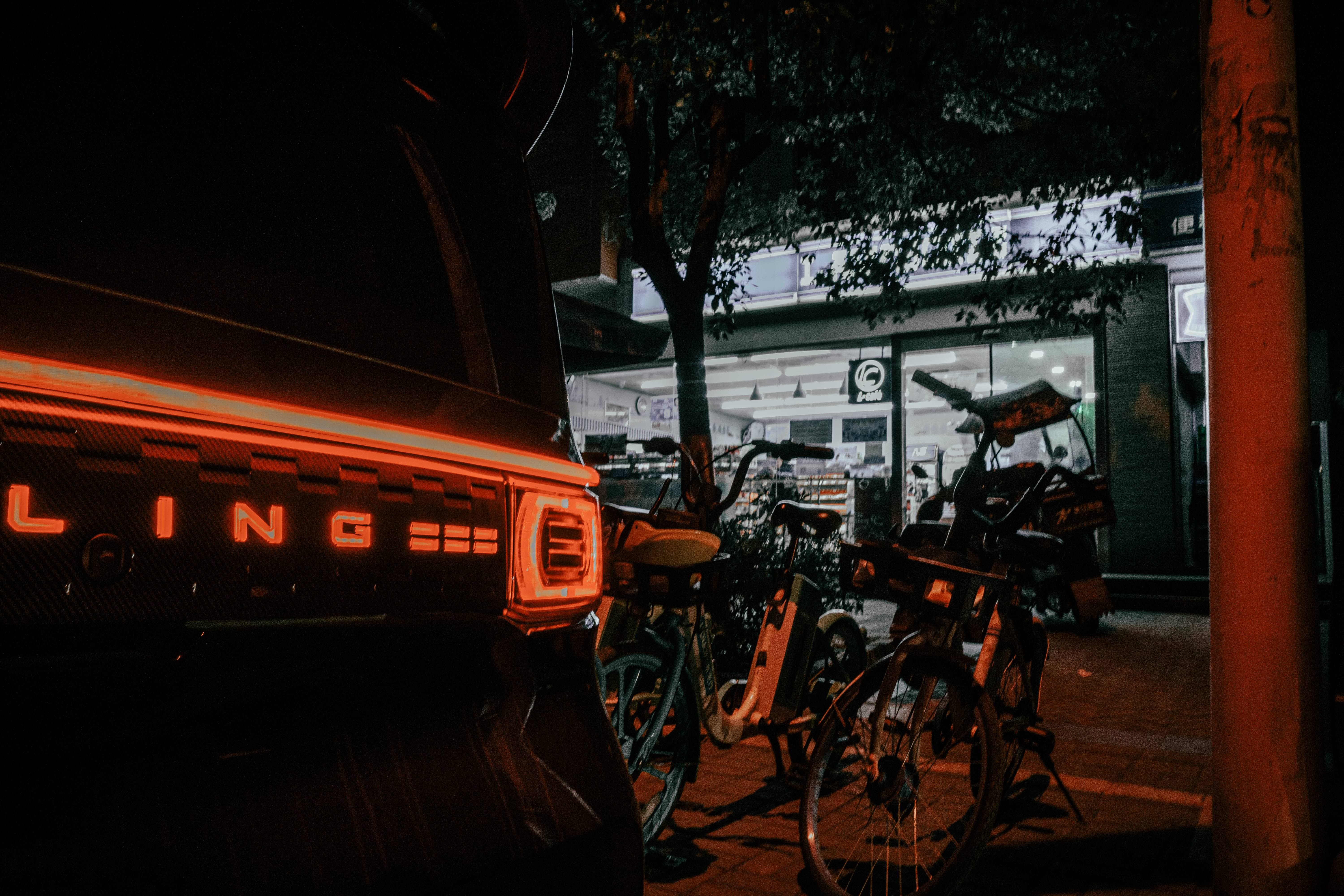 五菱宏光mini三代马卡龙黑武士,五菱宏光miniev马卡龙改装大灯