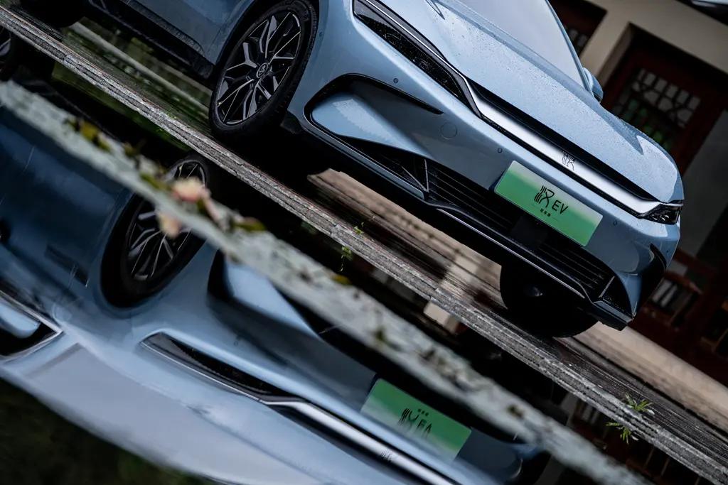 颜值能打操控出色比亚迪汉ev,新一代比亚迪汉ev冠军版