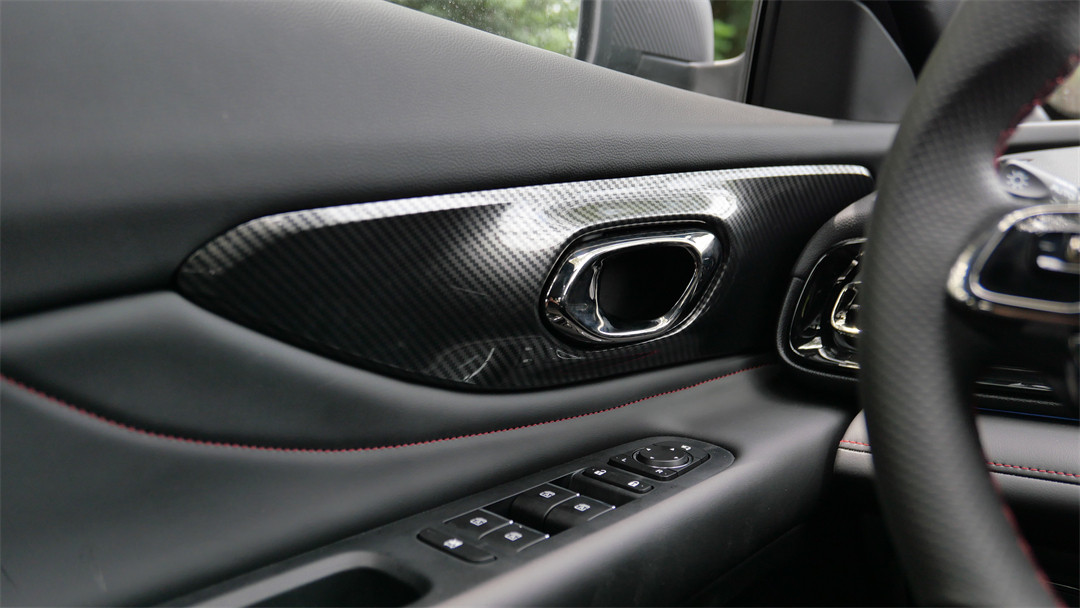 10万左右性价比高的车影豹,传祺影豹10万轿跑