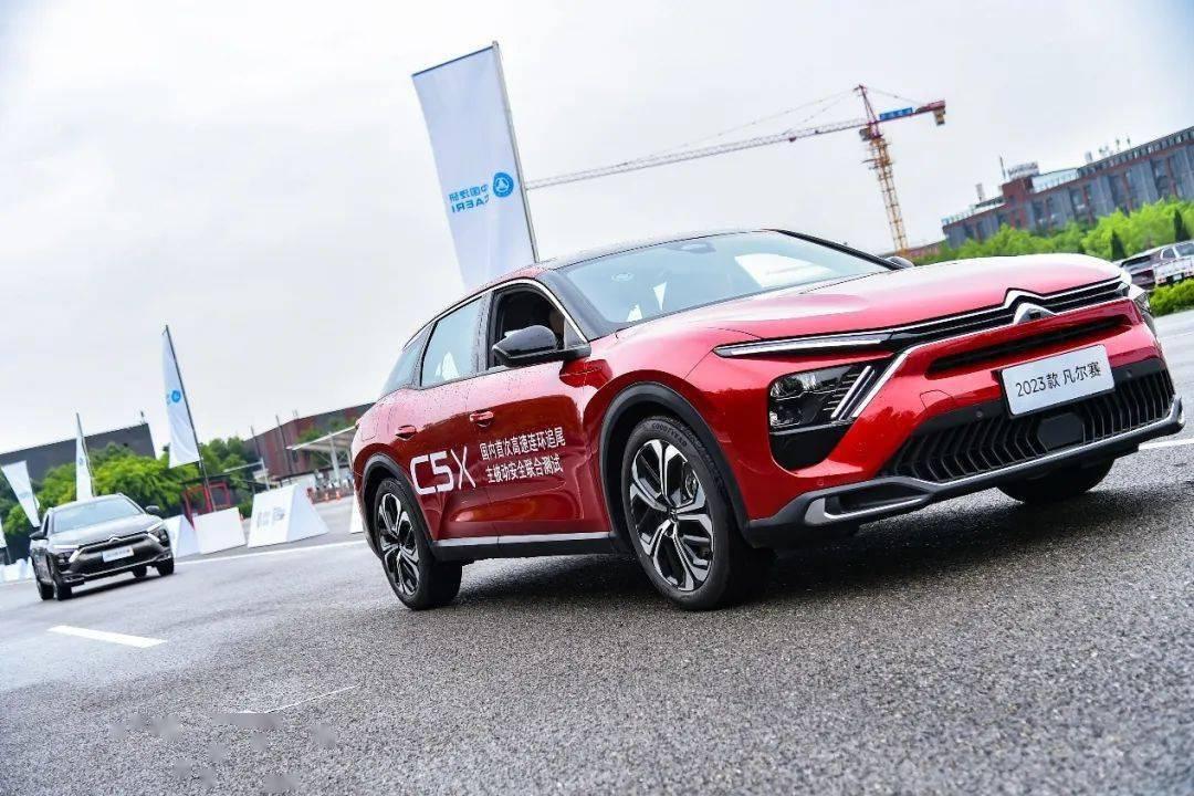 十多万预算买合资中型轿车推荐凡尔赛C5X的理由