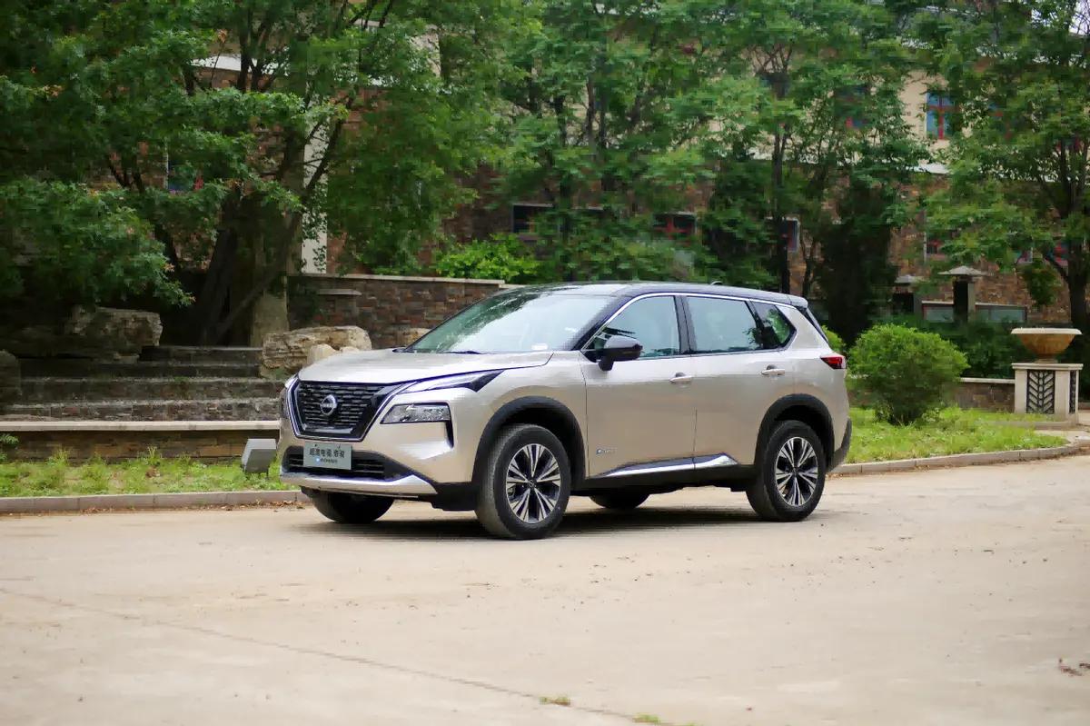 日产超混电驱奇骏到店实拍,日产奇骏e-power和魏派拿铁phev