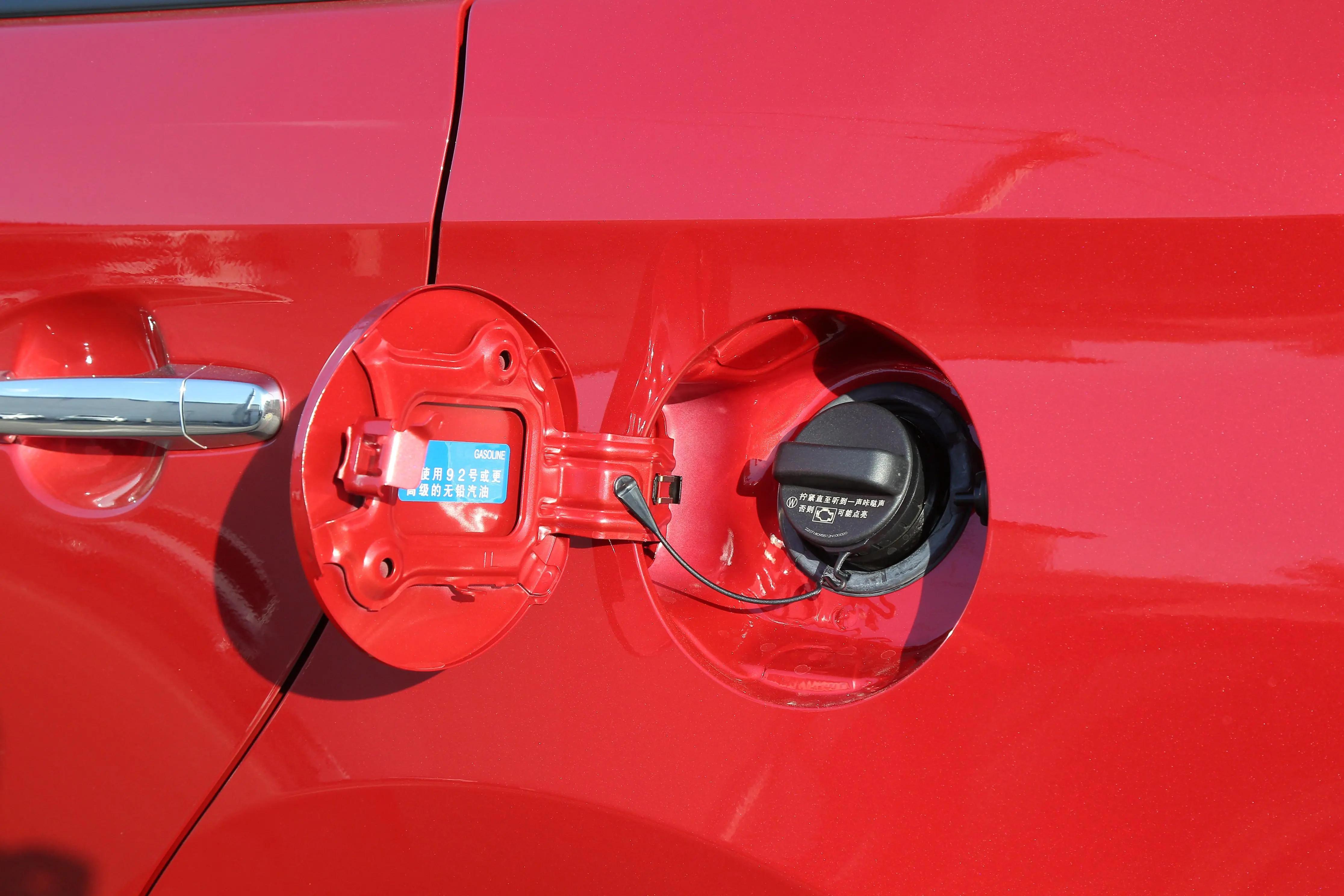 丰田低价代步车多少钱呀,丰田低油耗小型车