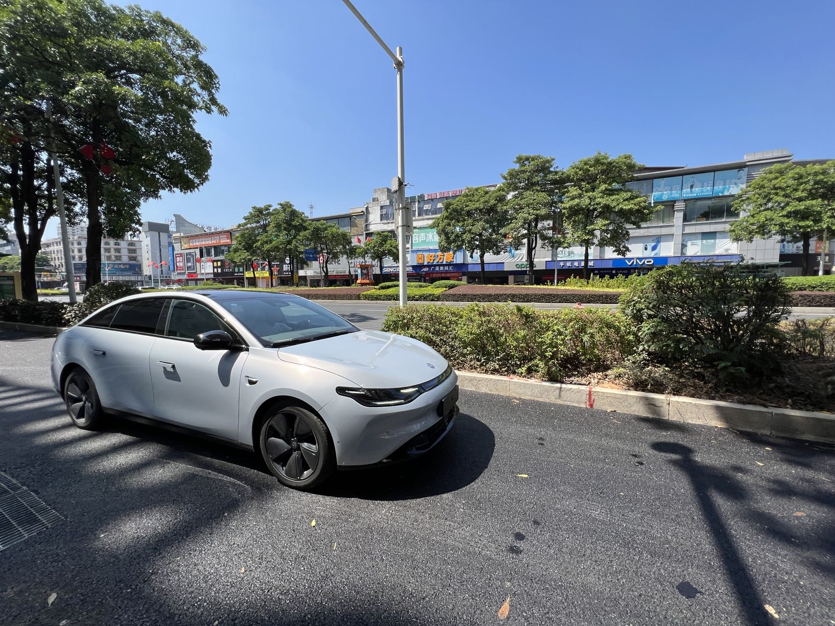 零跑c01和c11哪个空间更大,零跑c01高性能版和性能版区别