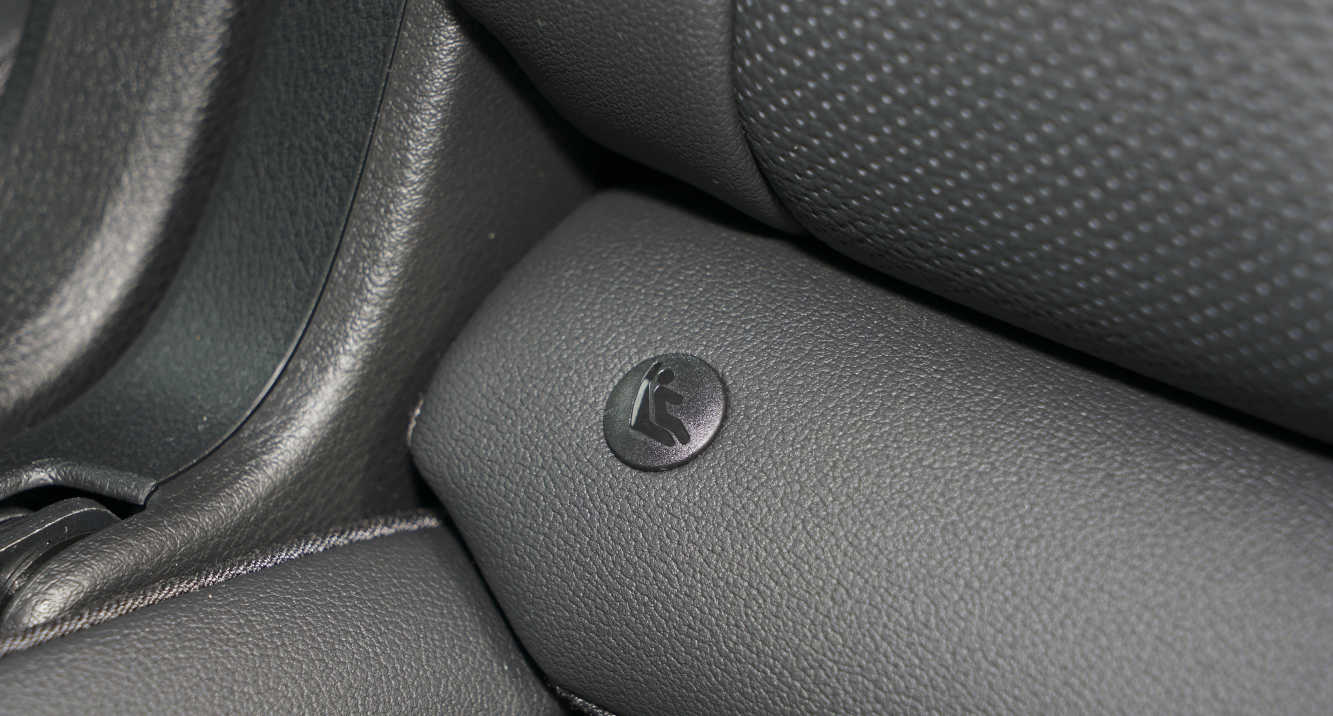 2019款奥迪Q73.0T55技术型参数,2023款q745tfsi有空气悬架吗