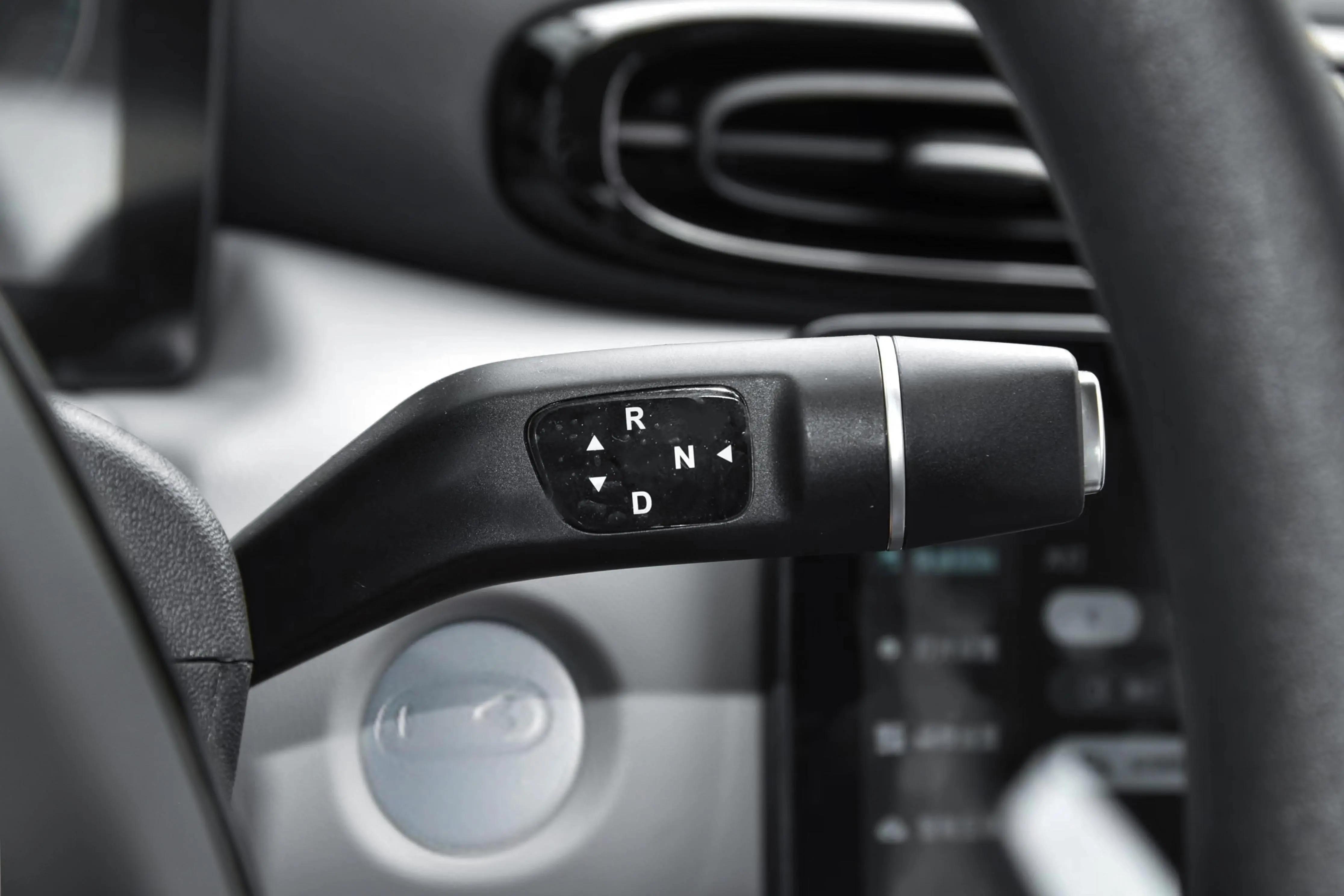 价格最低的新能源汽车零跑t03,6万起售的微型电动车零跑t03