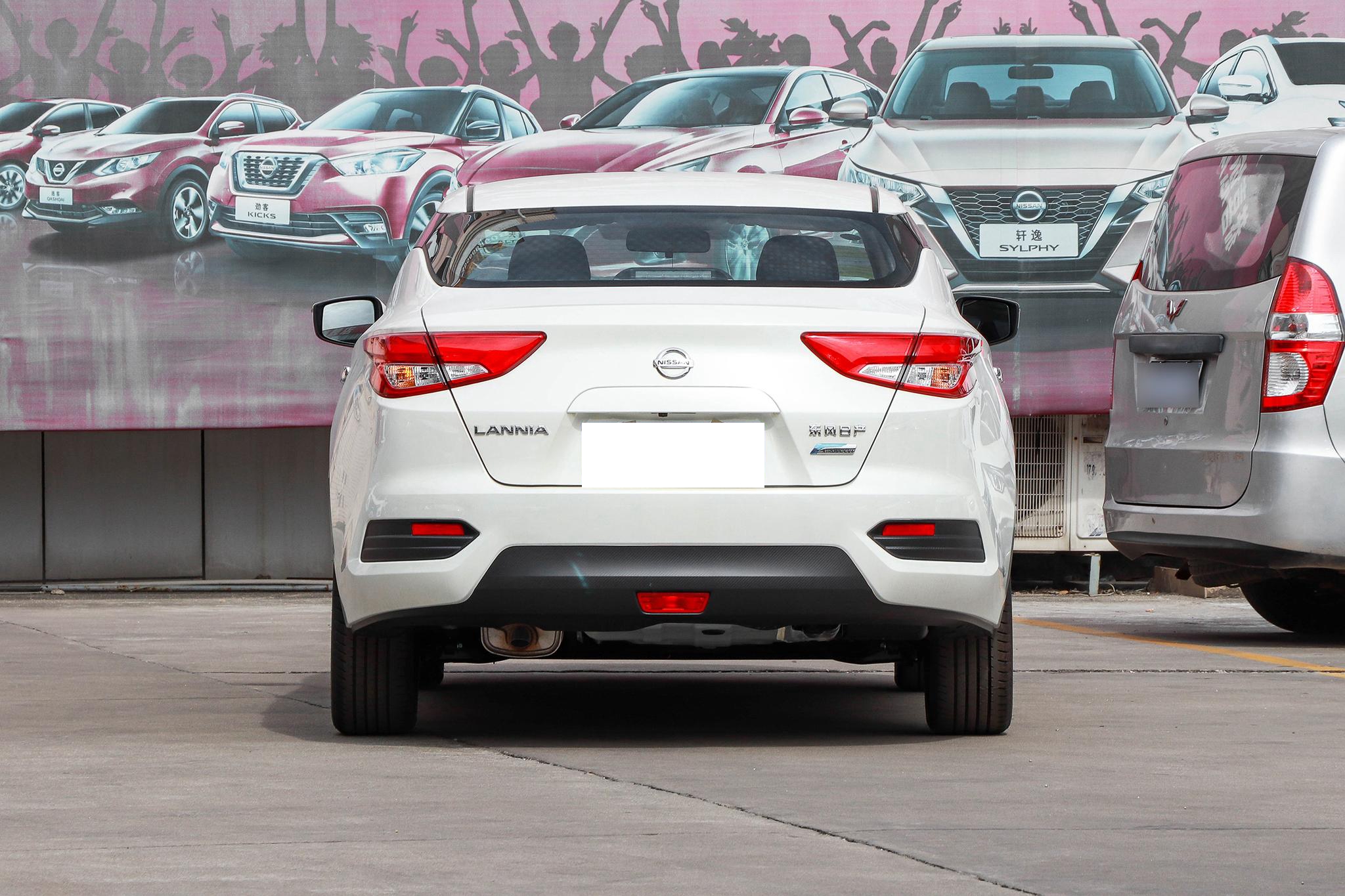 想买省油耐用的轿车，不妨看看蓝鸟，变速箱平顺、后备厢空间大