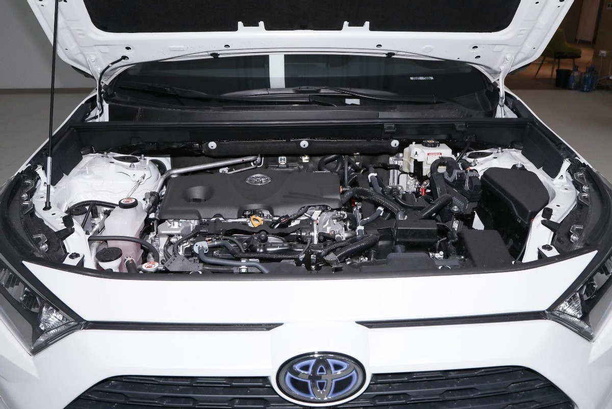 最新款rav4荣放2.5混动版,rav4年轻人开的多吗
