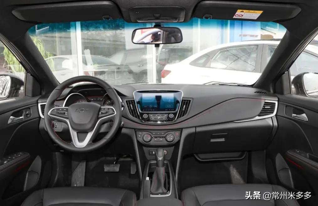 雪佛兰科鲁泽新款低配落地银色,雪佛兰科鲁泽轻混2020高冷灰