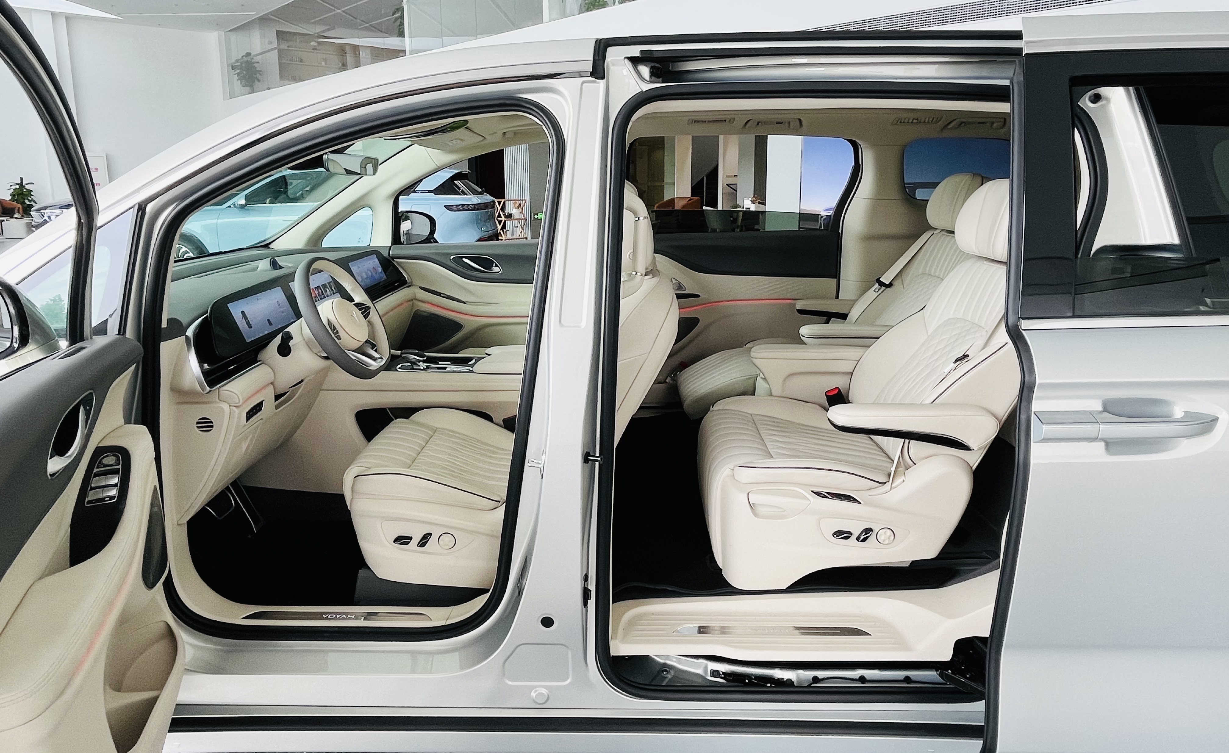 新款岚图梦想家空间太小,岚图梦想家七座商务空间体验