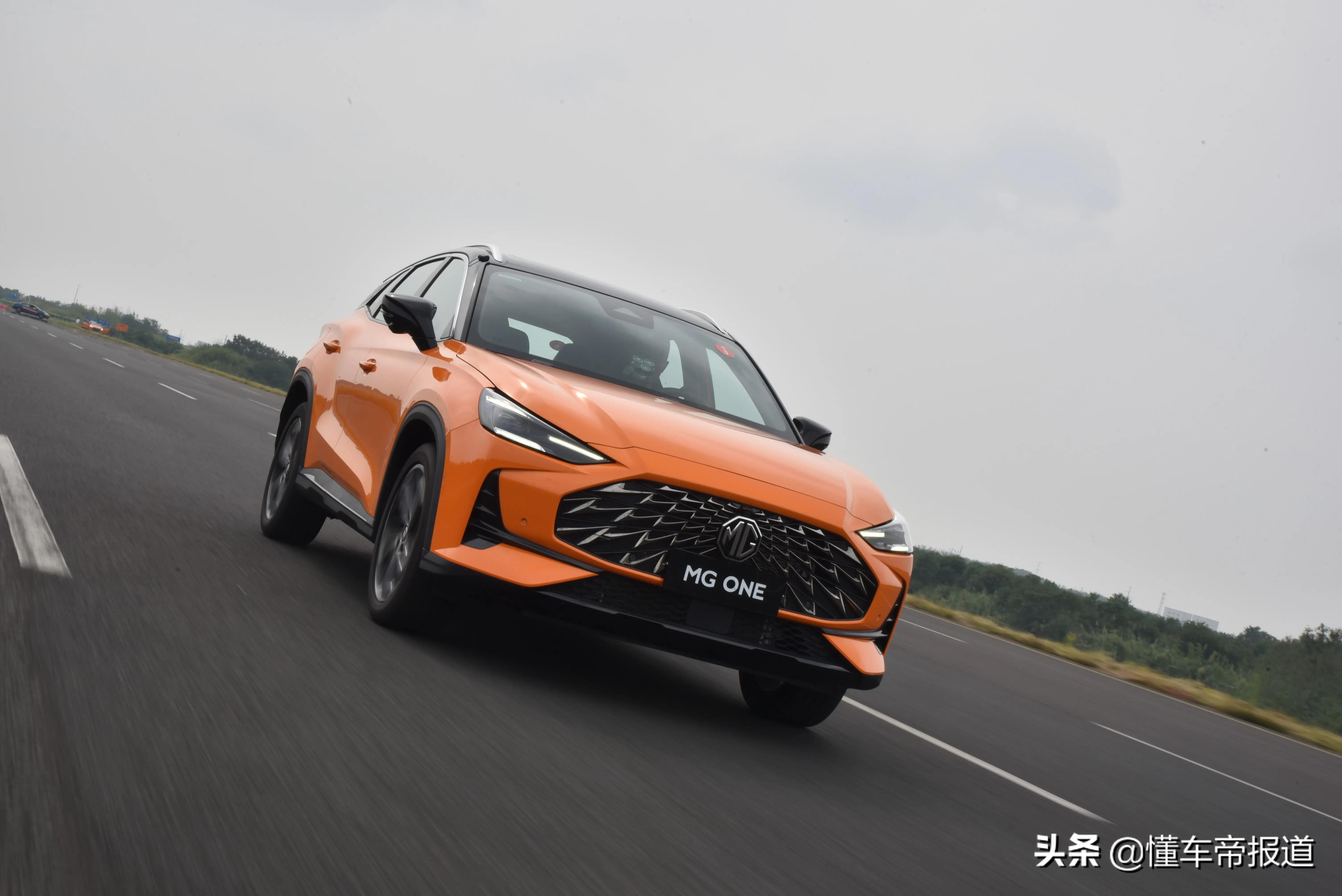 名爵mgone试驾视频,名爵MGone试驾